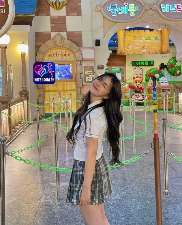 Jenna Ortega Shines on HOT51 Platform 1 - Hot51 Jenna Ortega HOT51.COM.PH